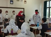 Walikota Eva Dwiana Tinjau Hari Pertama Pelaksanaan PTM 100 Persen di Bandar Lampung