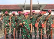 Atas Prestasinya, 5 Prajurit Yonif 7 Mar Diberi Piagam Penghargaan oleh Danbrigif 4 Marinir/BS