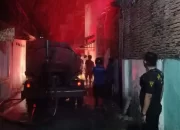 Breaking News, Api Lahap Rumah Milik Ali Kerugian 200 Juta