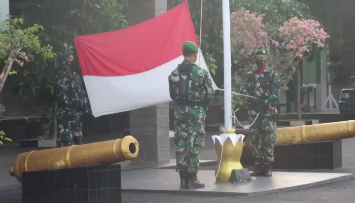 Danramil 410-06/Kedaton  Pimpin Upacara Bendera di Kodim 0410/KBL