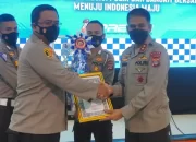 Hadiri Syukuran Hari Lalu Lintas, Kapolres Lamtim Terima Piala Pocil