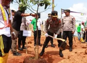 Kapolres Lamtim Dampingi Gubernur dan Kapolda Lampung Dalam Acara Penanaman Pohon