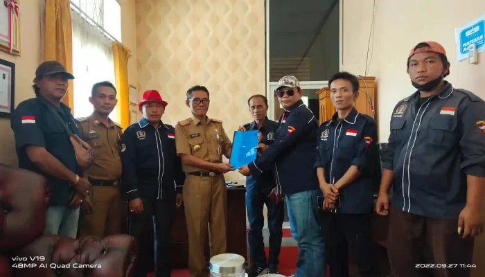DPC AWPI Way Kanan Serahkan SK Perubahan Kepengurusan Kepada Kesbangpol