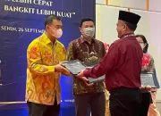 Wakili Sjachroeddin, Rycko Menoza Terima Penghargaan Wajib Pajak Teladan