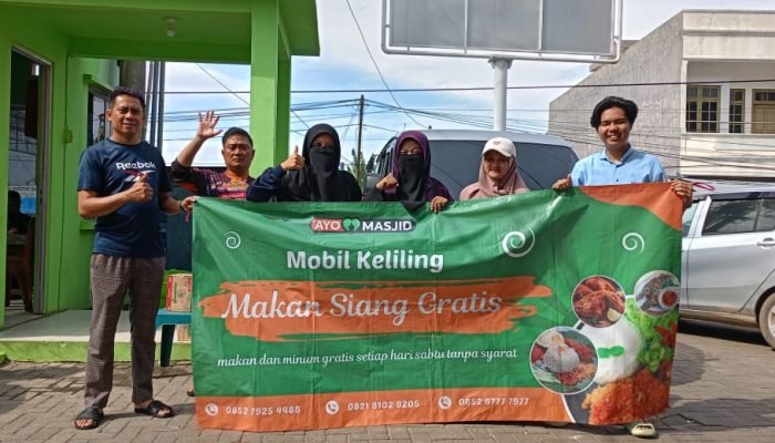 ACM Metro Sedekah Melalui “Mobil Keliling Makan Gratis”