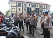 Kapolres Metro Cek Perlengkapan Personil Pengamanan TPS Pemilu 2024.