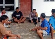 Sambangi Warga, Bhabinkamtibmas Polres Metro Ajak Warga Sejukan Pasca Pemungutan Suara Pemilu 2024.