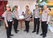 Kapolres Berikan Bantuan Vitamin Kepada Petugas PPK dan Gudang Logistik KPU Kota Metro.