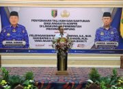Gubernur Lampung Serahkan Tali Asih, Penghargaan dan Santunan Bagi PNS Purna Bakti di Lingkungan Pemerintah Provinsi Lampung
