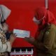 Pemkot Bandar Lampung Menyerahkan Bantuan Sosial