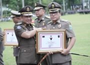 Walikota Metro Terima Penghargaan” Karya Bhakti Peduli Satpol PP Dari Kemendagri.