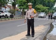 Mobil Sedan Citty Seruduk Pipa PDAM Jalan Sudirman Kota Metro.