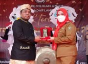 Pemkot Bersama KPU Bandar Lampung Gelar Serah Terima Bendera Kirab Pemilu 2024