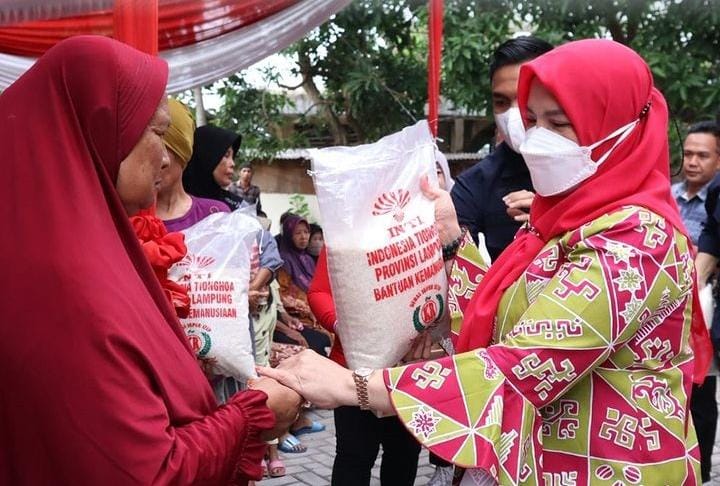 Pemkot dan INTI Bagikan Beras ke Warga Bumi Waras