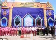 Berikan Bingkisan, Ketua Bhayangkari Daerah Lampung Kunjungi Pos Ops Ketupat Krakatau 2024 Polres Metro.