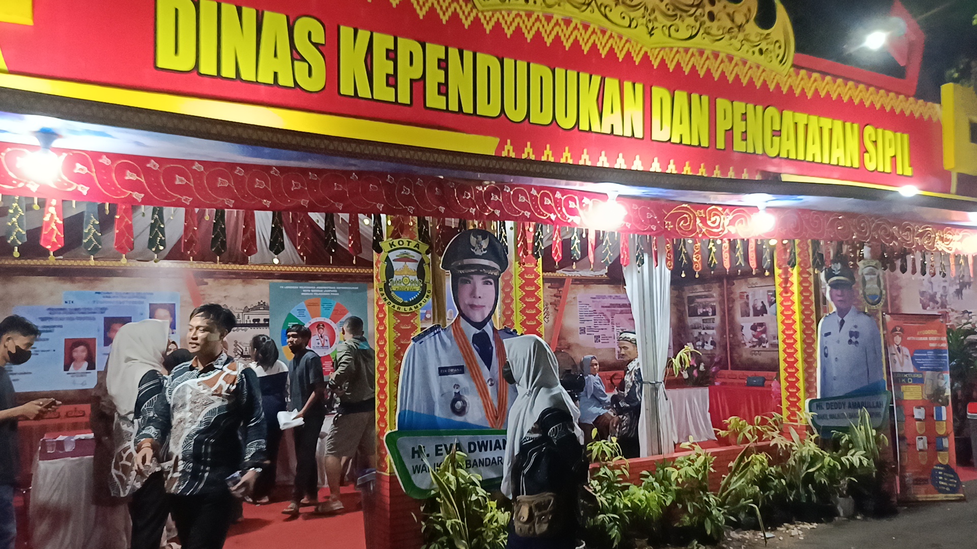 Stand Disdukcapil Ramai Pengunjung pada Bandar Lampung Expo 2023