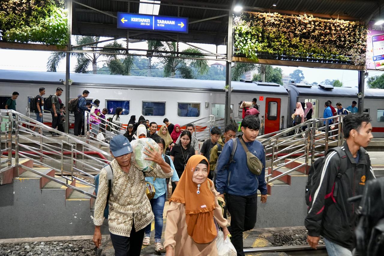 Pelanggan KA di Divre IV Tanjungkarang Diimbau Mengatur Waktu Keberangkatan Menuju Stasiun