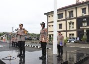 Kapolres Metro Berikan Penghargaan Kepada Iptu Lisma, Raih Juara Pertama Ajang Kemala Run 2024.