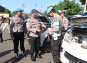 Pastikan Kelayakan, Kabag Log Cek Kendaraan Dinas Polres Metro.