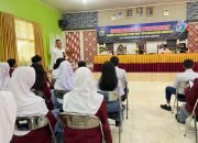 Sat Narkoba Polres Metro Sosialisasikan Bahaya Narkoba di SMA N 1 Kota Metro.