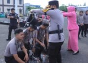 54 Personel Polres Metro Dinaikan Pangkat Satu Tingkat Dari Sebelumnya.