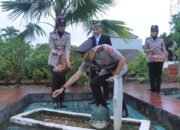 Upacara Tabur Bunga Ke Makam Pahlawan Kemala Nusantara.