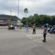 Polwan Polres Metro melaksanakan pengaturan lalu lintas (turlalin) di Kota Metro dalam rangka HUT Polwan ke-77