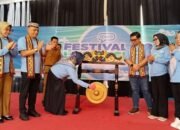 Walikota Metro Buka Festival Literasi Didepan Kantor Dinas Perpusakaan Dan Kearsipan Daerah.