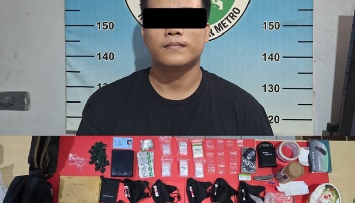 Satres Narkoba Polres Metro Amankan UH (23) Bawa Paket Narkotika.