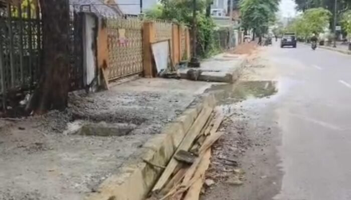 Antisipasi Ancaman Banjir, Camat Metro Timur Wajibkan Warga Gotong Royong