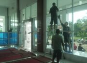 Warga Perumnas Jusi 24 Tejo Agung Peduli Lingkungan Bersihkan Fasum.
