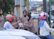 Ramadhan Penuh Berkah, Kapolres Metro Polda Lampung Bersama Bhayangkari dan Polwan Tebar Kebaikan dengan Berbagi Takjil.