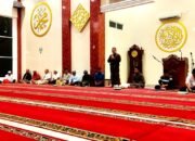 Peringati Nuzulul Qur’an, Ibu Ibu Pengajian Mesjid Al- Muhajirin Santuni Anak Yatim.