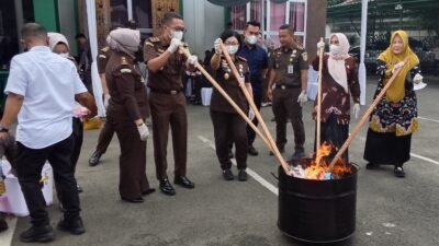 Kejaksaan Negeri Metro Musnahkan Barang Bukti Hasil Kejahatan Yang Sudah Memiliki Kepastian Hukum Tetap.