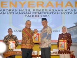 BPK RI Perwakilan Provinsi Lampung, Kembali Menyerahkan LHP Keuangan  WTP MetroTahun 2025 kepada Pemkot Metro.