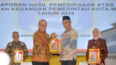 BPK RI Perwakilan Provinsi Lampung, Kembali Menyerahkan LHP Keuangan  WTP MetroTahun 2025 kepada Pemkot Metro.