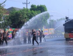 Sejumlah Personel Polres Metro Menerima Kenaikan Pangkat Reguler Periode 1 Juli 2026.