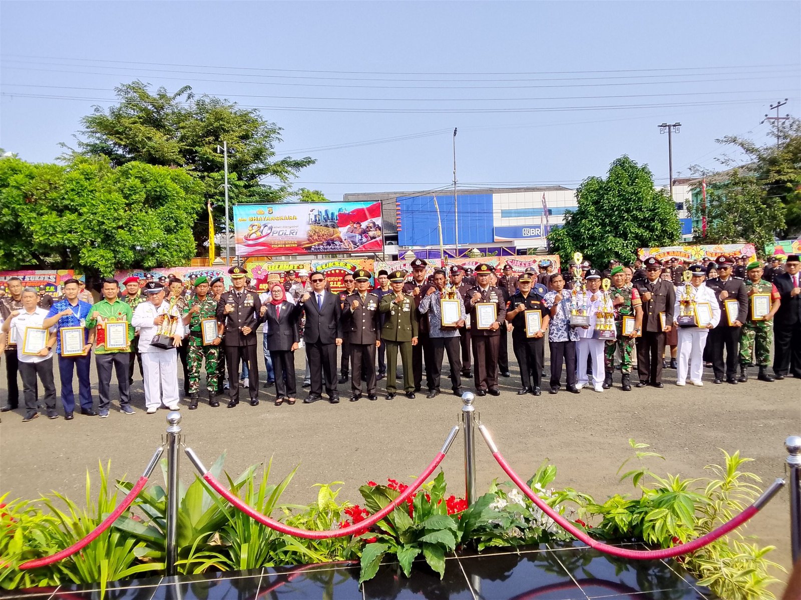 Polres Metro Gelar Upacara Peringatan Hari Bhayangkara ke-80, Wujudkan Polri Presisi Bersama Masyarakat.