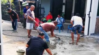 Warga Perumnas Jusi Permai Swadaya Bangun Jalan Flamboyan Gunakan Cor Beton