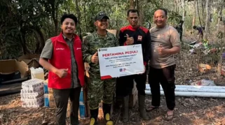 Pertamina Patra Niaga Perkuat Dukungan Logistik untuk 350 Personel Pemadam Karhutla Way Kambas